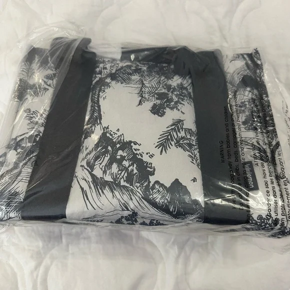 Lululemon NEW Boxy Mini Tote Bag 4.5L Print- Sketch Toile Turtledove Navy - Picture 4 of 6